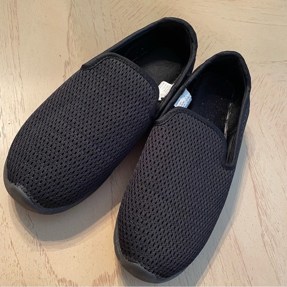 Athletic Works Women's Black Mesh Slip-On Sneakers - Picture 1 of 11